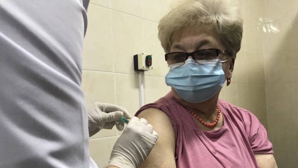 Второй этап вакцинации прошли почти полторы тысячи петербургских педагогов