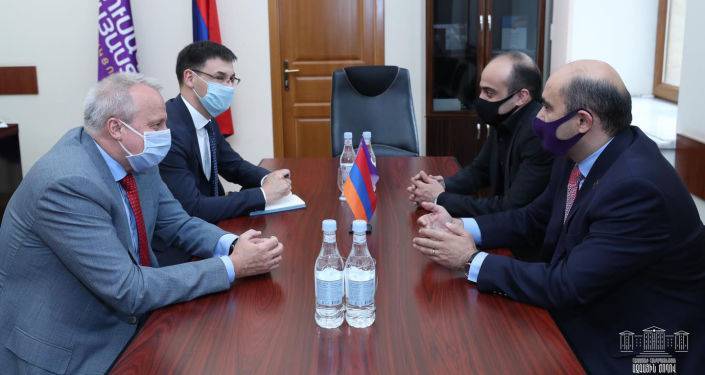 Эдмон Марукян обсудил с послом России в Армении вопрос пленных