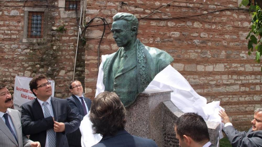 В Петербурге снесут "экстремистский" памятник учёному Ахмет-Заки Валиди