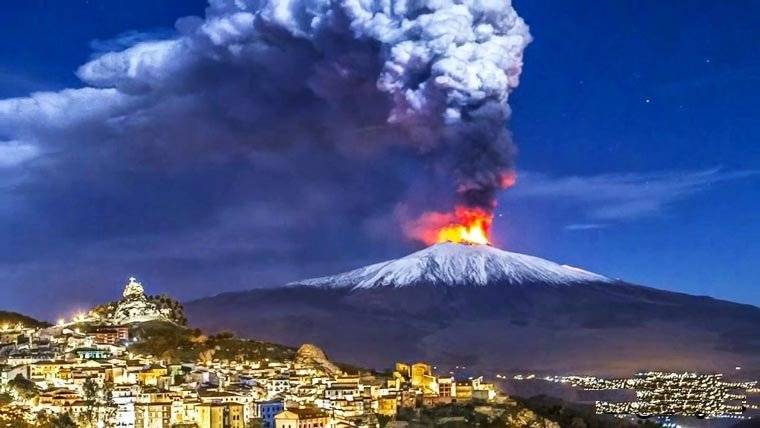 Объявлено предупреждение: в Италии растет активность вулкана Этна