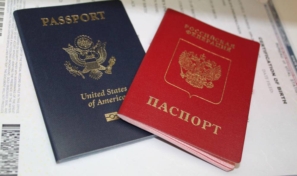 Российским чиновникам могут запретить иметь двойное гражданство