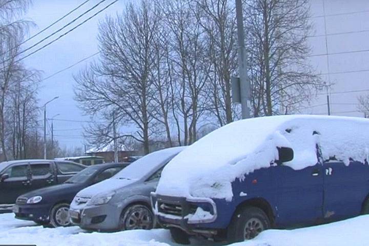 Жителей Серпухова просят перепарковывать автомобили после снегопадов