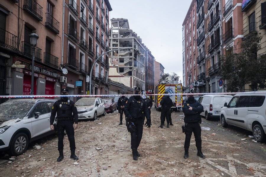 Число жертв взрыва в здании в Мадриде возросло до четырех
