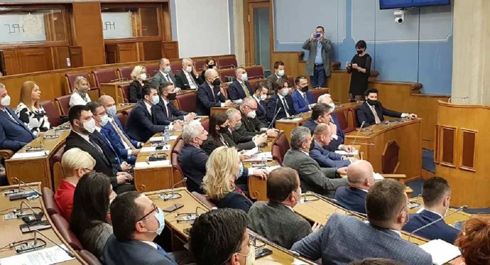 Парламент Черногории снова принял закон, отклоненный диктатором...
