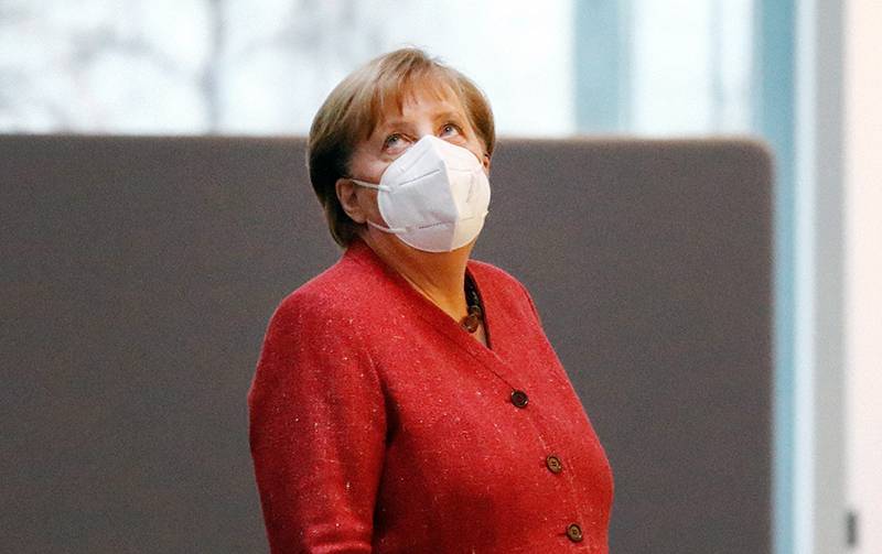 Меркель объявила о сложной фазе борьбы с COVID-19