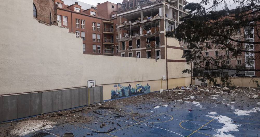 В Мадриде возросло число жертв мощного взрыва в доме, где проживали священники (3 фото)