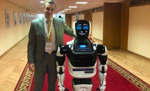 Робот-депутат. Геннадий Зюганов считает, что искусственный интеллект не сможет заменить народных избранников