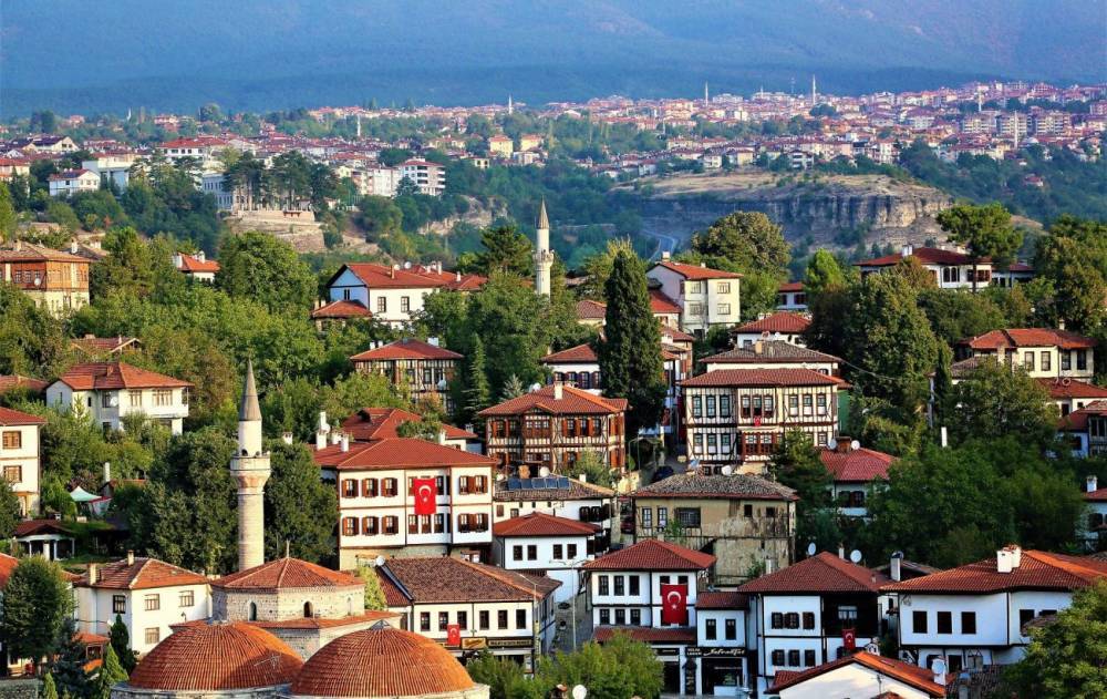 Вопреки пандемии: малоизвестная локация в Турции привлекла тысячи туристов