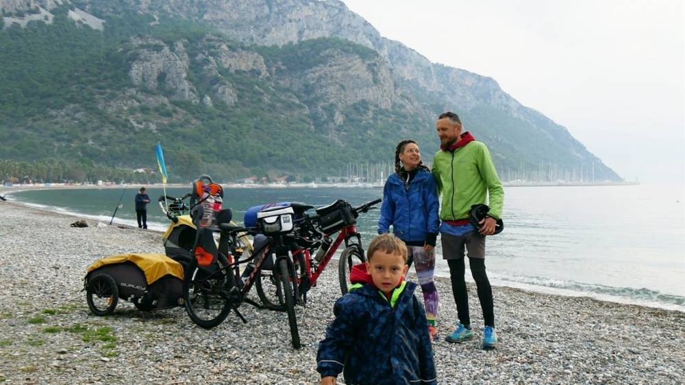 Путешествовать по миру с малышом на велосипедах: секрет успеха "Двухколесных хроник"