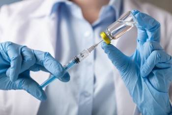 Очередь на прививку от ковида насчитывает тысячи вологжан