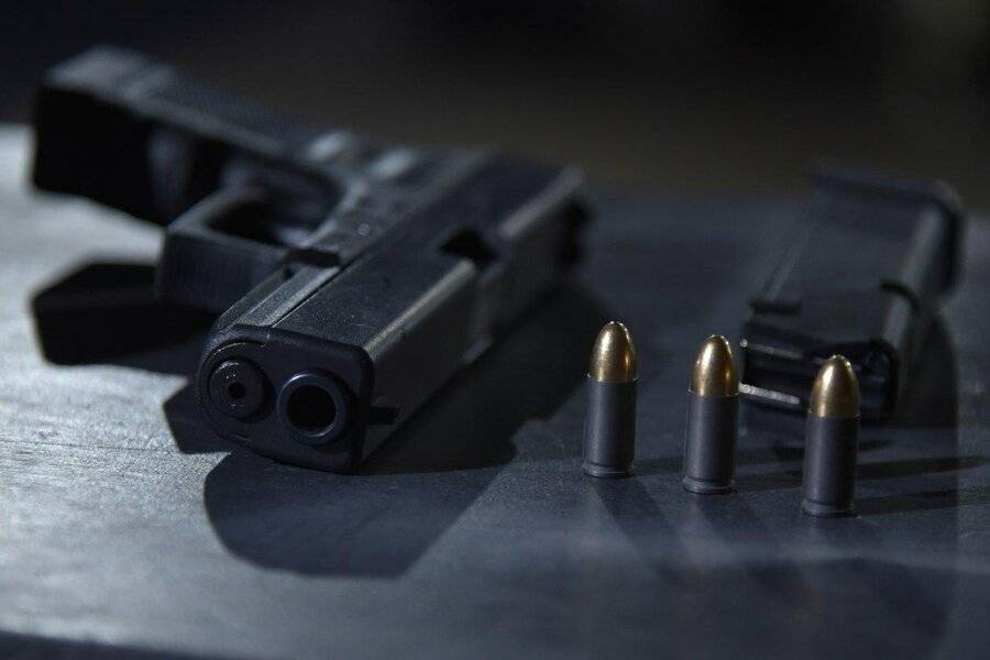 Полицейский в Новосибирске застрелил неадекватного мужчину с оружием