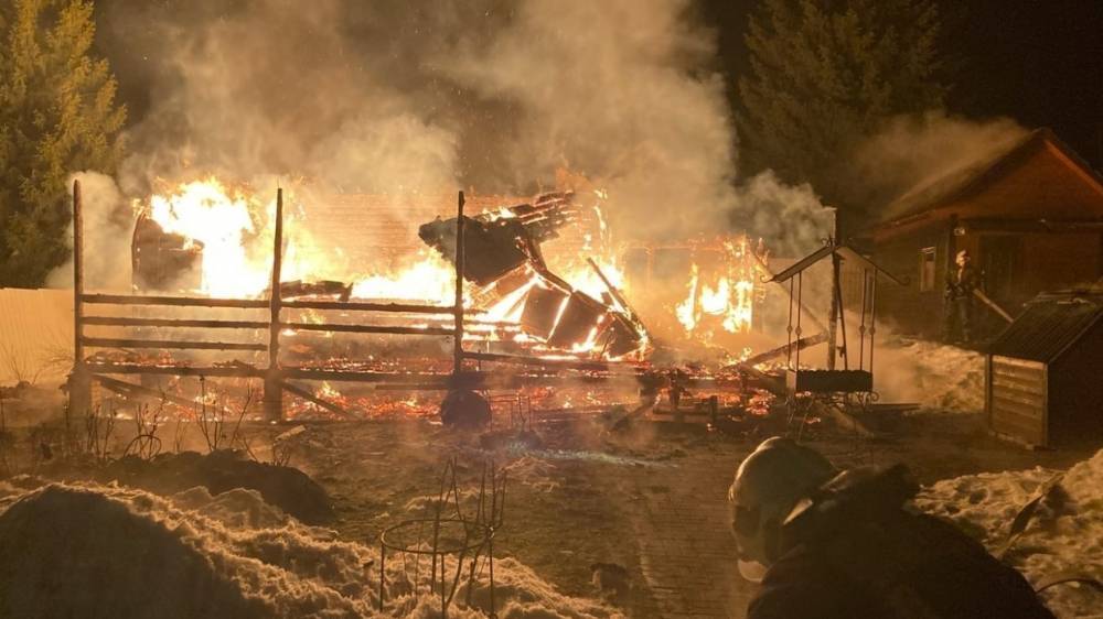 Двое детей погибли при пожаре в Якутии