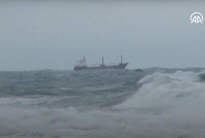 У берегов Турции шестой день ищут трех украинских моряков