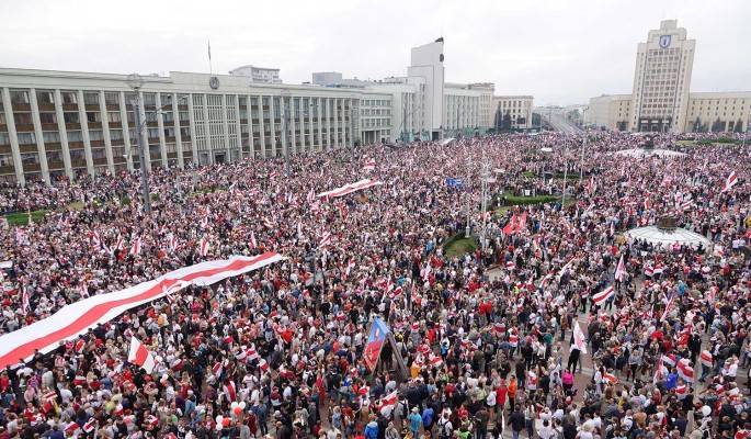 Эксперт Межуев оценил вероятность революции в Белоруссии при Байдене