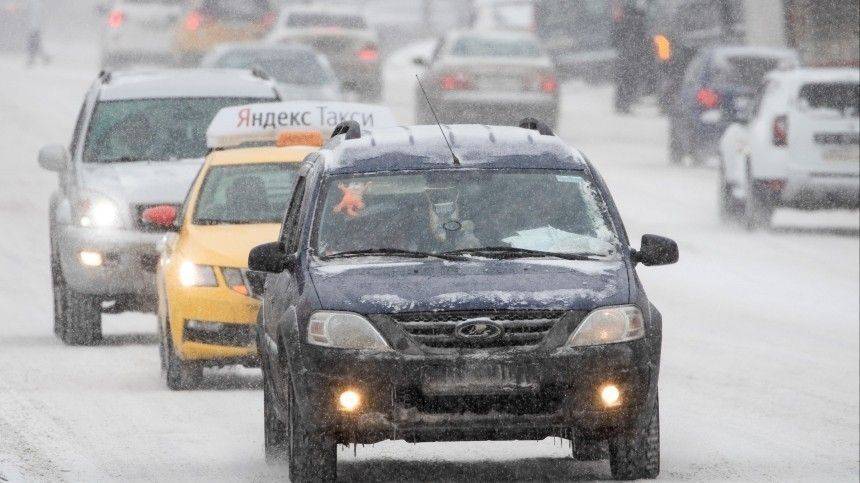 «Завалило!» — регионы России не справляются с самым мощным за 5 лет снегопадом