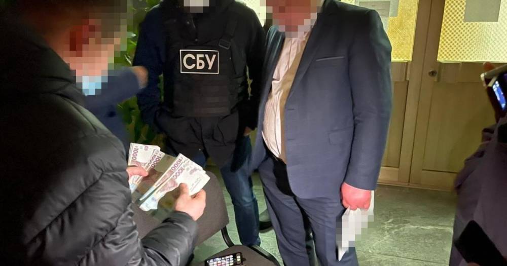 Брал "откаты" с "коронавирусных" средств: в Житомире задержали чиновника ОГА
