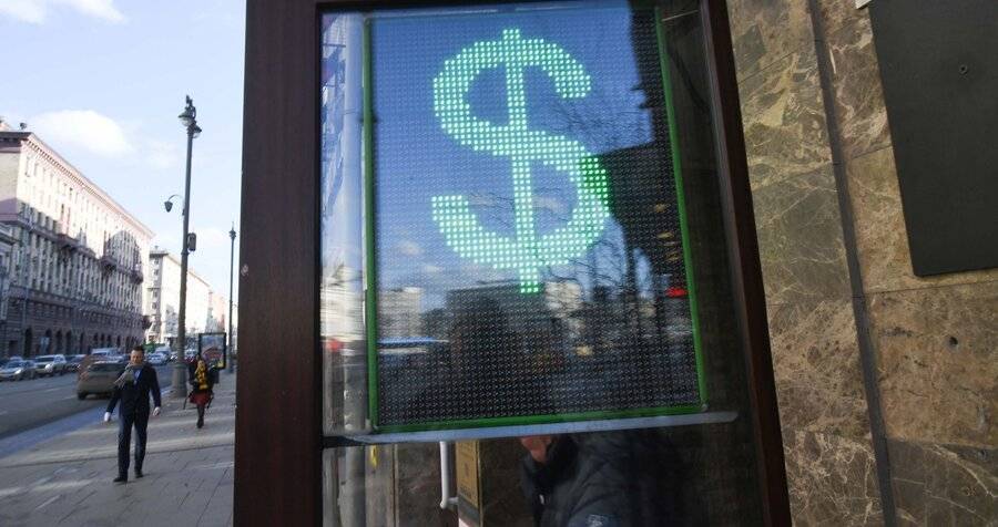 Курс доллара поднялся выше 75 рублей