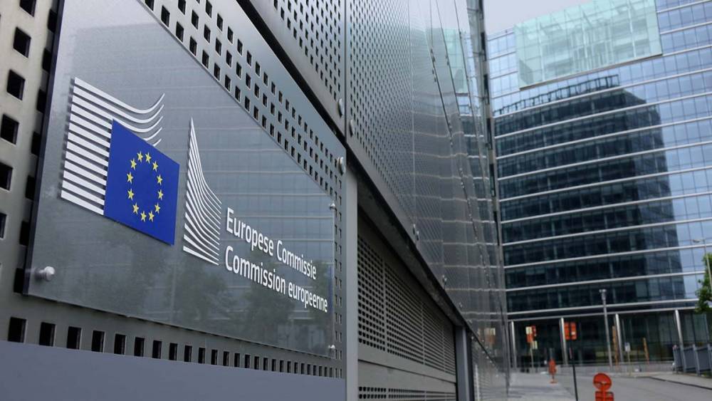 Еврокомиссия разрешила использовать российскую вакцину на территории ЕС