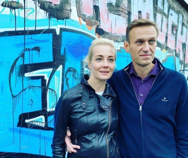 Навальному разрешили позвонить семье и передали письма в СИЗО