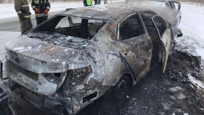 На трассе Орск-Новоорск трое погибших, после столкновения автомобили загорелись