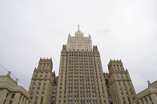 МИД России назвал вмешательством публикации посольства США о митингах