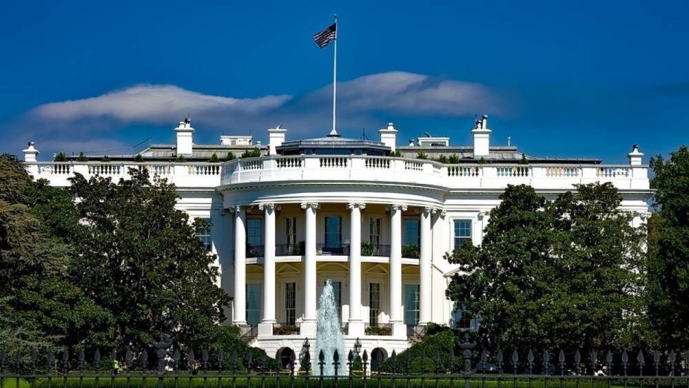 Белый дом призвал принять меры по спасению экономики США от "глубокой ямы"