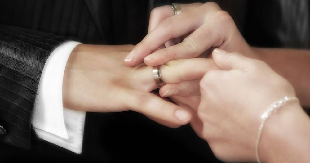 Охотно пользуются иностранцы: стало известно, сколько пар заключили "брак за сутки" в Украине