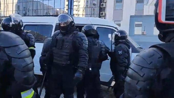В Хабаровске начались задержания на акции в поддержку Навального
