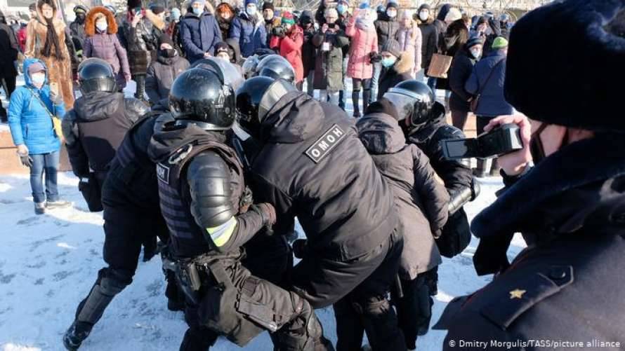 В РФ проходят массовые задержания на митингах в поддержку Навального