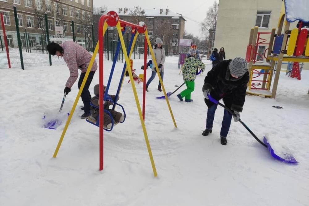 В Башкирии проходит общереспубликанский субботник «Внимание, снег!»