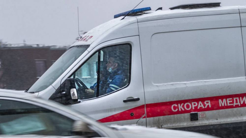 Саратовский полицейский протаранил машину скорой в момент реанимации пациента