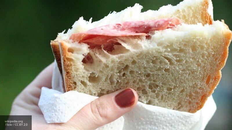 Диетолог рассказала, почему опасно завтракать бутербродами с колбасой