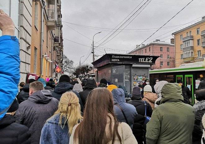 Колонна протестующих рязанцев выдвинулась к площади Ленина