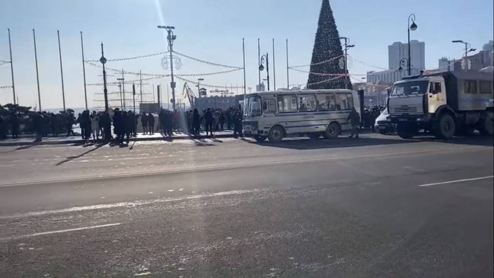 Россию трясет: улицы перекрыты автобусами, начались массовые задержания