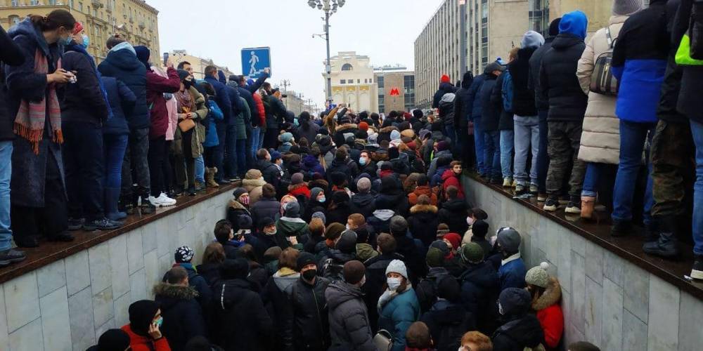 ЦОДД: участники незаконной акции в Москве блокируют работу транспорта и проезд скорой помощи