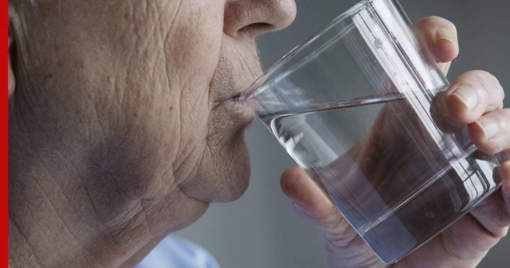 Диетологи рассказали, сколько воды нужно пить каждый день для долголетия