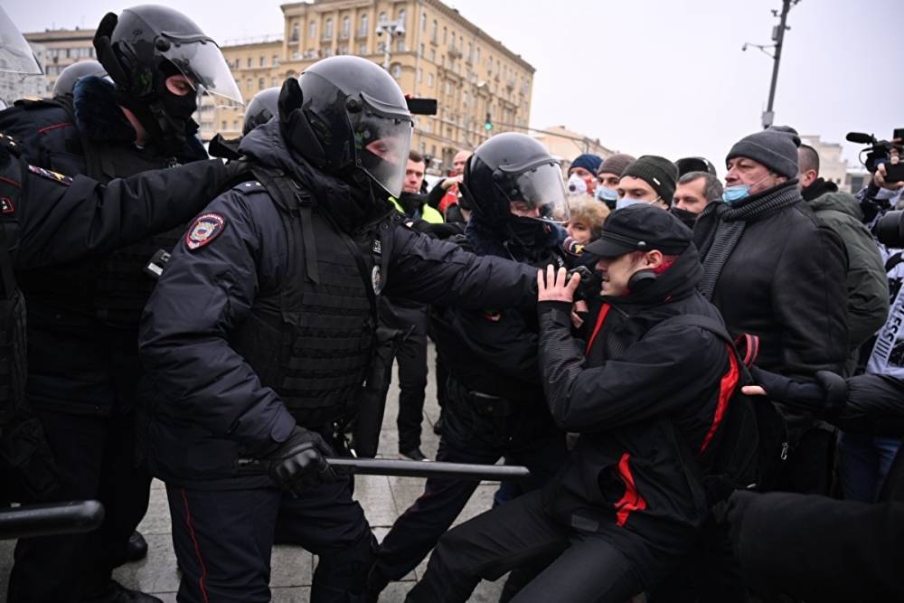 Число задержанных на акциях 23 января по всей России превысило 1 тыс. человек