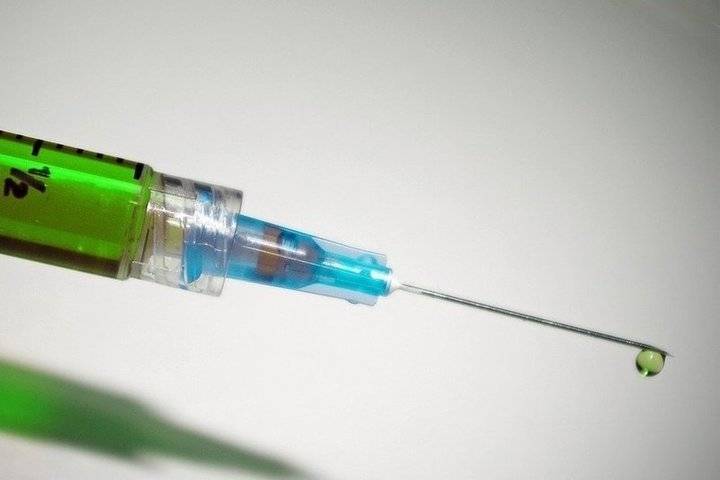 Россиянам рассказали о смысле прививаться двумя вакцинами от COVID