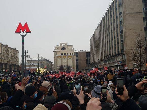 СК проверит, применяли ли насилие против силовиков на митинге в Москве