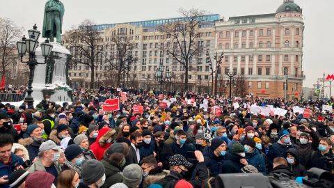 В России проходят митинги в поддержку Навального: жена оппозиционера задержана