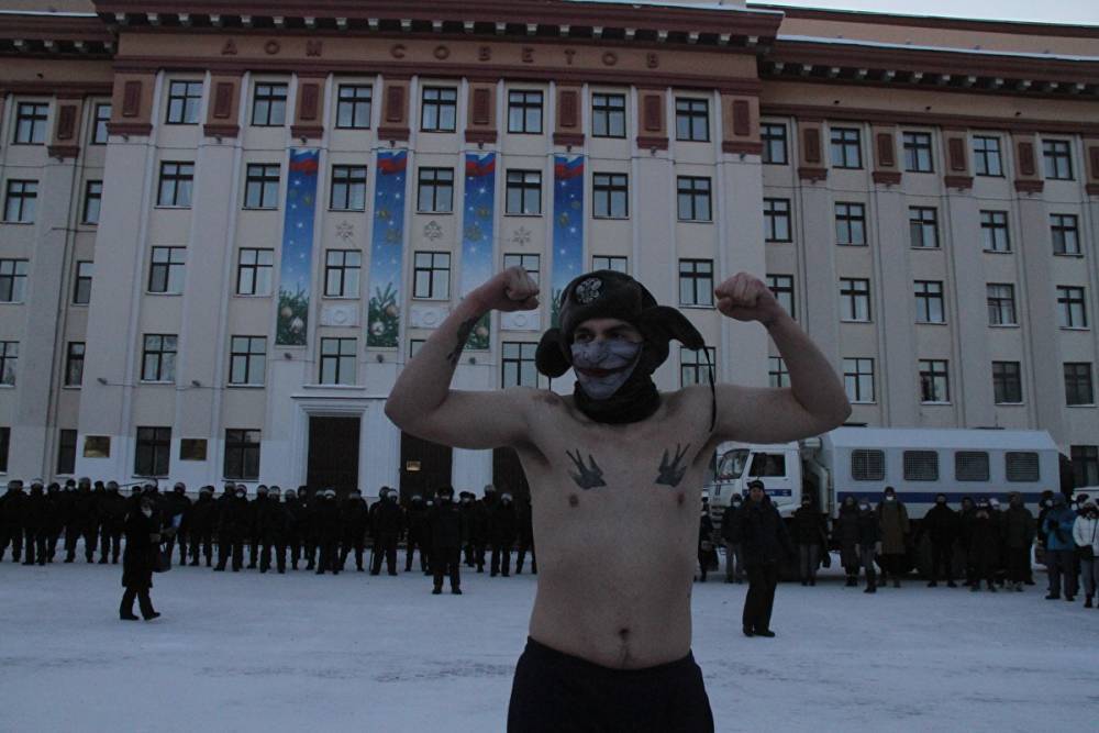 Тысяча тюменцев в 30-градусный мороз 4 часа митинговала против Путина, 20 человек задержаны