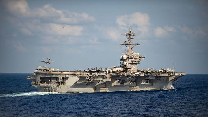 США отправили в Южно-Китайское море авианосную ударную группу