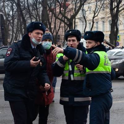 Задержан подозреваемый в нападении на сотрудников ДПС на акции в Петербурге