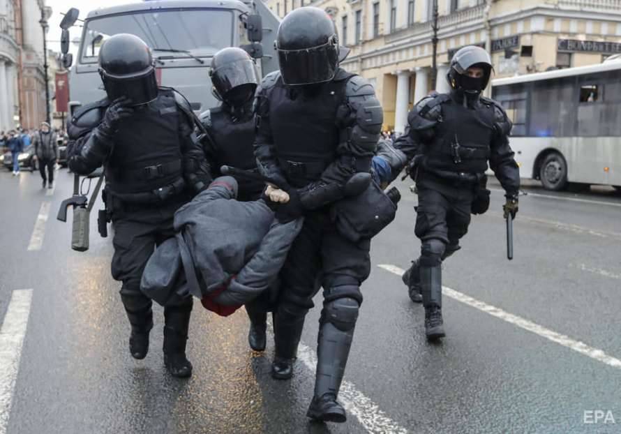 Кремль прокомментировал протесты по всей России