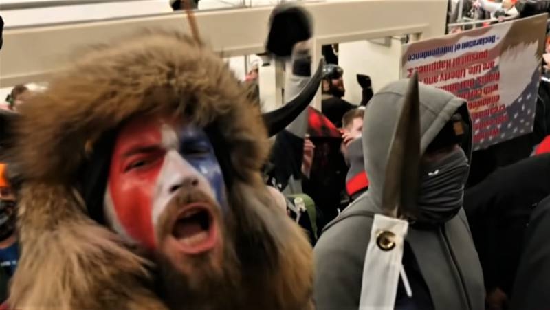 На протестах в России заметили русского подражателя "шамана", бравшего штурмом Капитолий в США