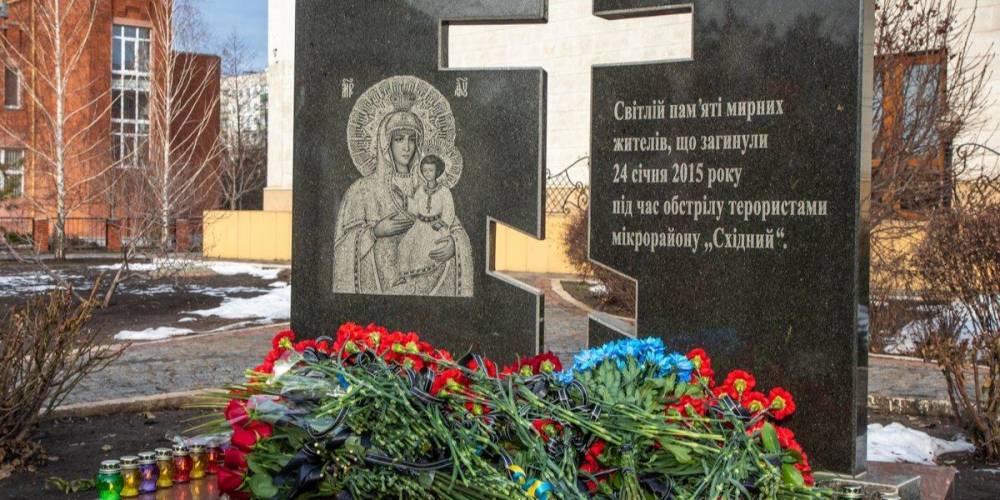 Шестая годовщина трагедии. Жители Мариуполя почтили память погибших в результате обстрела боевиками микрорайона Восточный