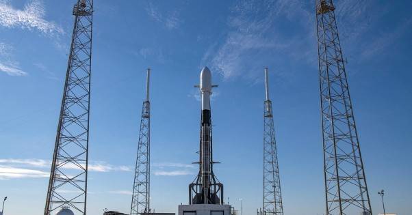 SpaceX решила перенести самый масштабный запуск спутников в истории космонавтики