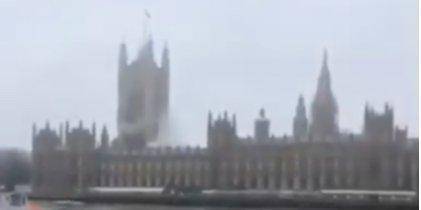 В Лондоне сообщили о дыме над Вестминстерским дворцом — видео