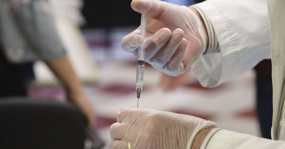 Пандемия COVID-19: Израиль первым в мире начал вакцинацию подростков