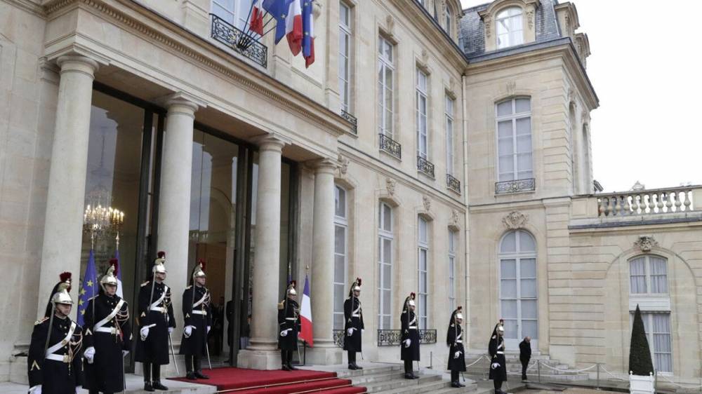 Елисейский дворец поддержал мать избитого подростка в Париже